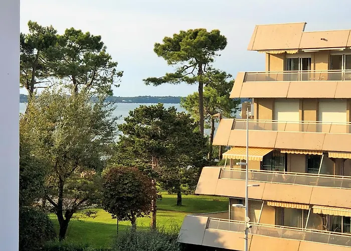 Jardin 308 Avec Terrasse Et Parking 아파트