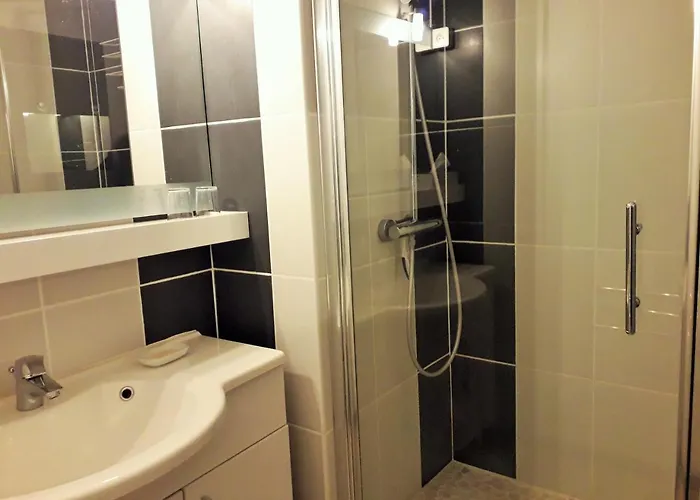 Jardin 308 Avec Terrasse Et Parking 아파트 *